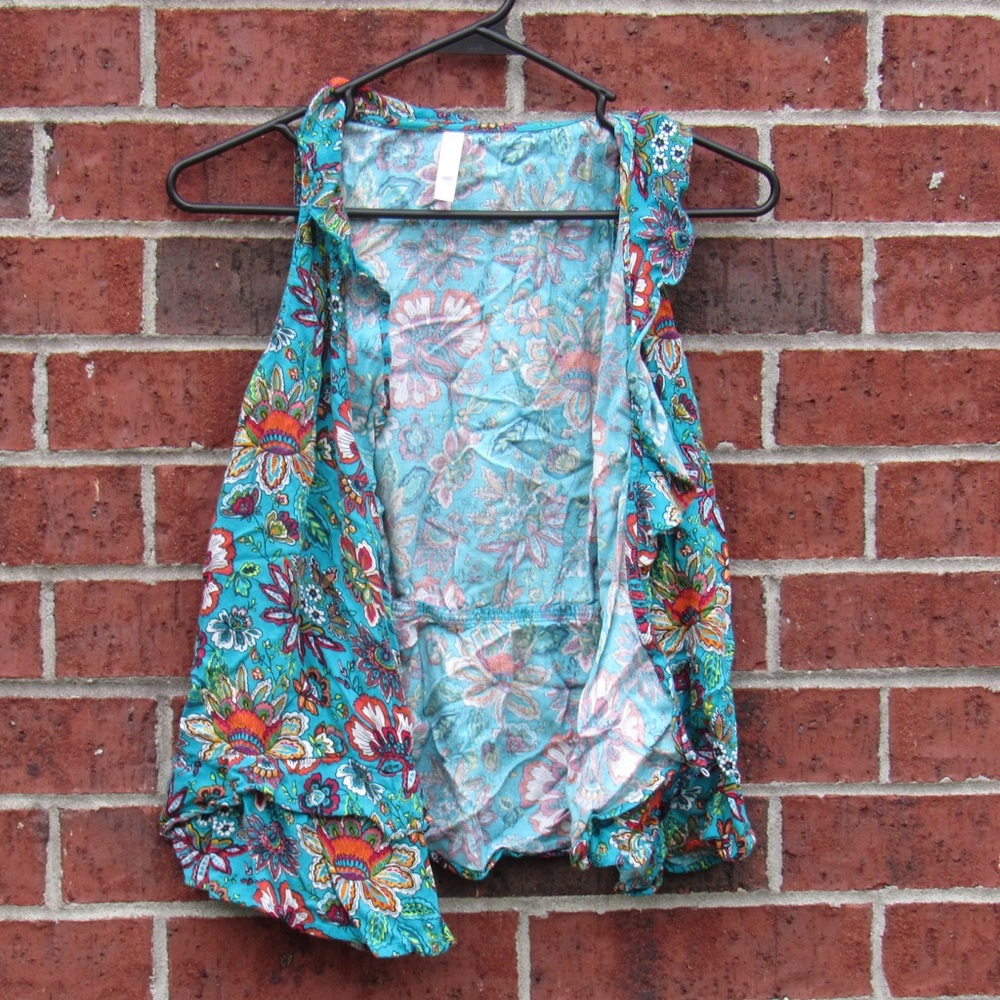 Xhilaration floral vest